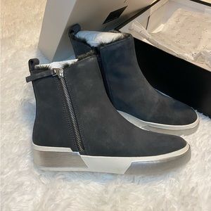 ⭐️New⭐️ Dolce Vita Zucca Faux Fur-Lined Suede Sneakers - Size 6.5